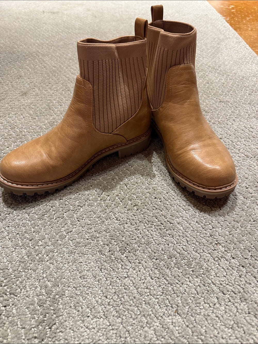 Women’s Chelsea Ankle Boots in Tan